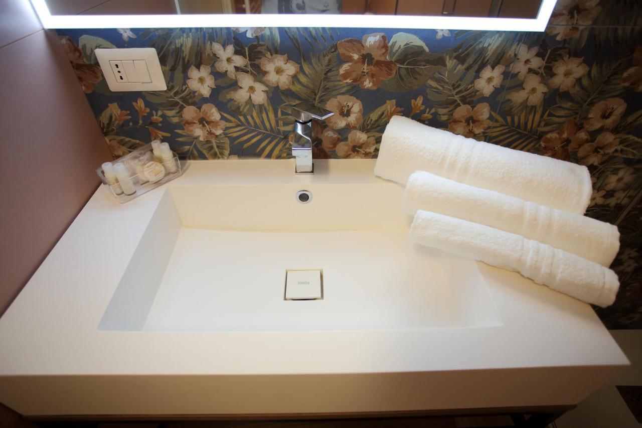 מונטסקליוזו Casa Nera Guesthouse מראה חיצוני תמונה